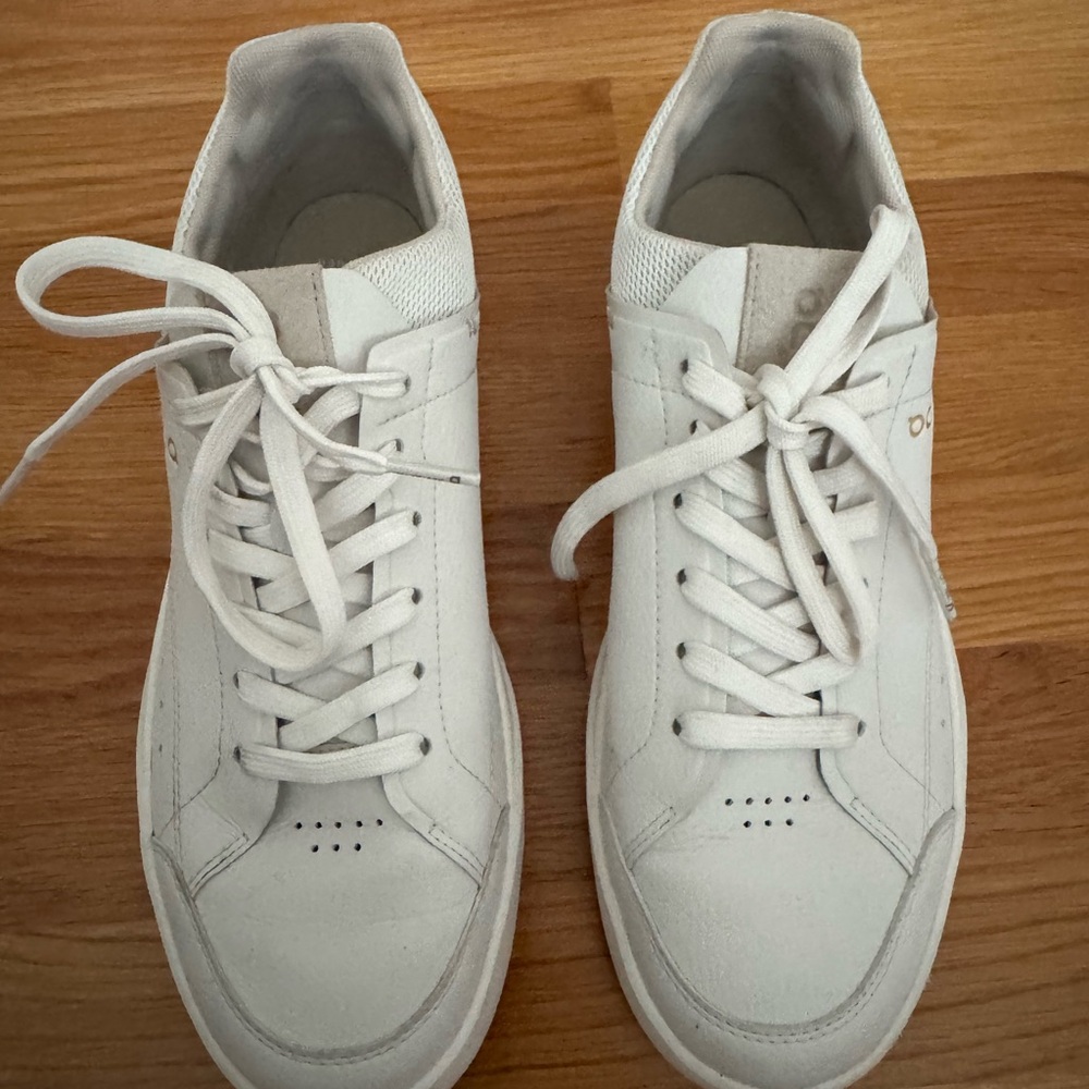 On Running Women's THE ROGER Centre Court Tennis Shoes